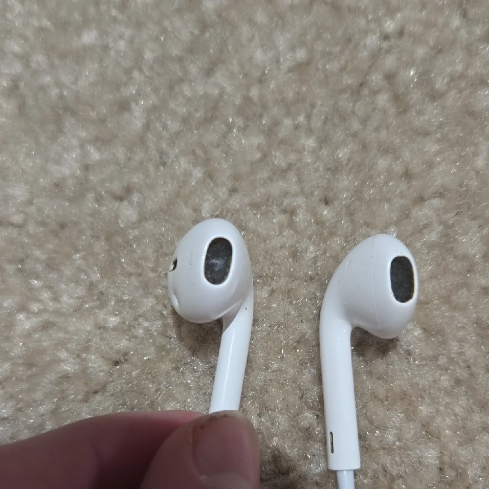 Apple Wired EarPods with Lightning
